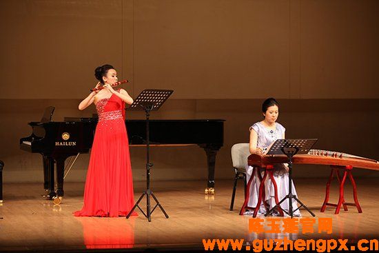 重庆市歌剧院“丝竹芳菲”竹笛二胡古筝音乐会完美谢幕