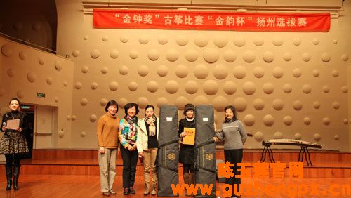 吴蓉、盛扬获得二等奖（从左往右）